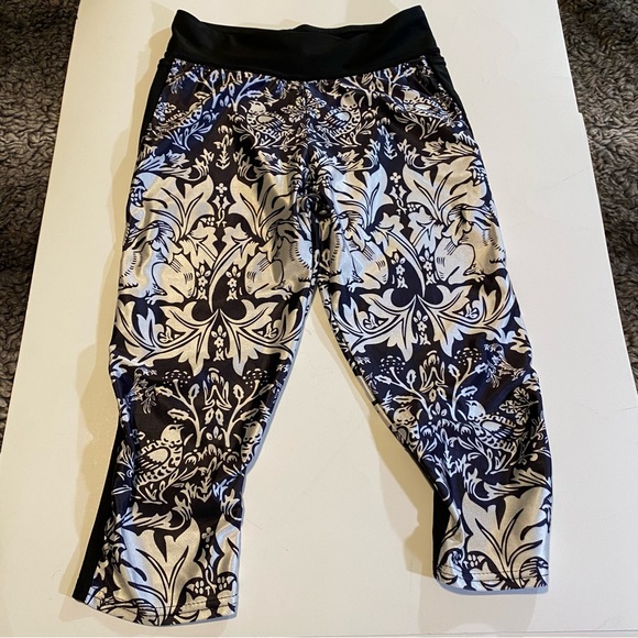 Lotus Capri leggings SZ S, GUC, beautiful! Has pockets on hips, shiny! - Picture 2 of 6